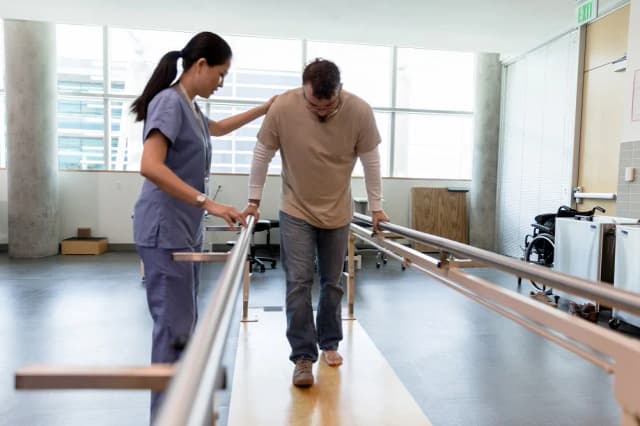 Jak się pisze rehabilitacja? Unikaj najczęstszych błędów w pisowni
