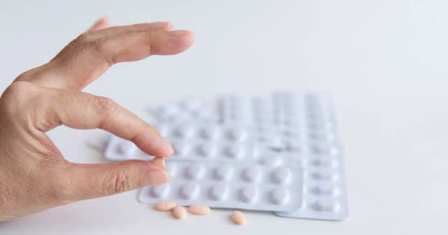 Skuteczne leki na cholesterol bez statyn - poznaj alternatywy i ich działanie