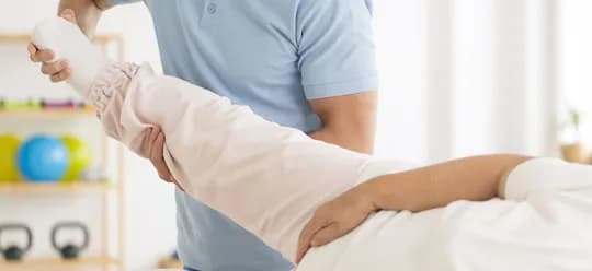 Kiedy rehabilitacja po endoprotezie biodra? Kluczowe etapy i porady